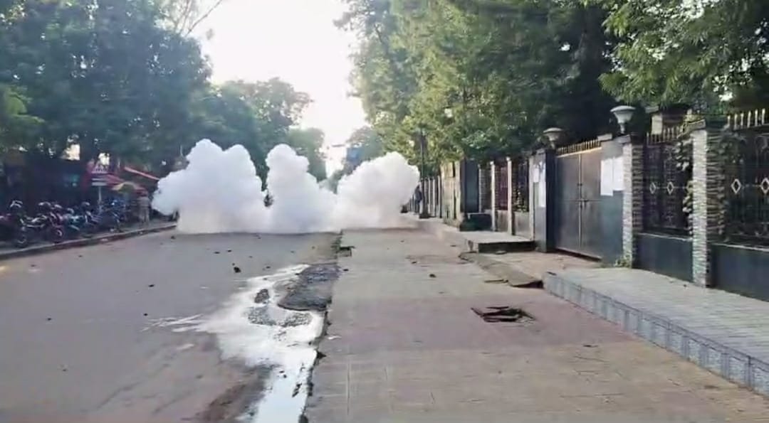 দূর্গাপুরের সিপিএমের ভবনে বোমাবাজির ঘটনায় গ্রেপ্তার নয়জন তৃণমূল কংগ্রেসের কর্মী, মিনাক্ষী মুখার্জি পুলিশ, স্বাস্থ্য মন্ত্রীর পদত্যাগের দাবি করলেন।