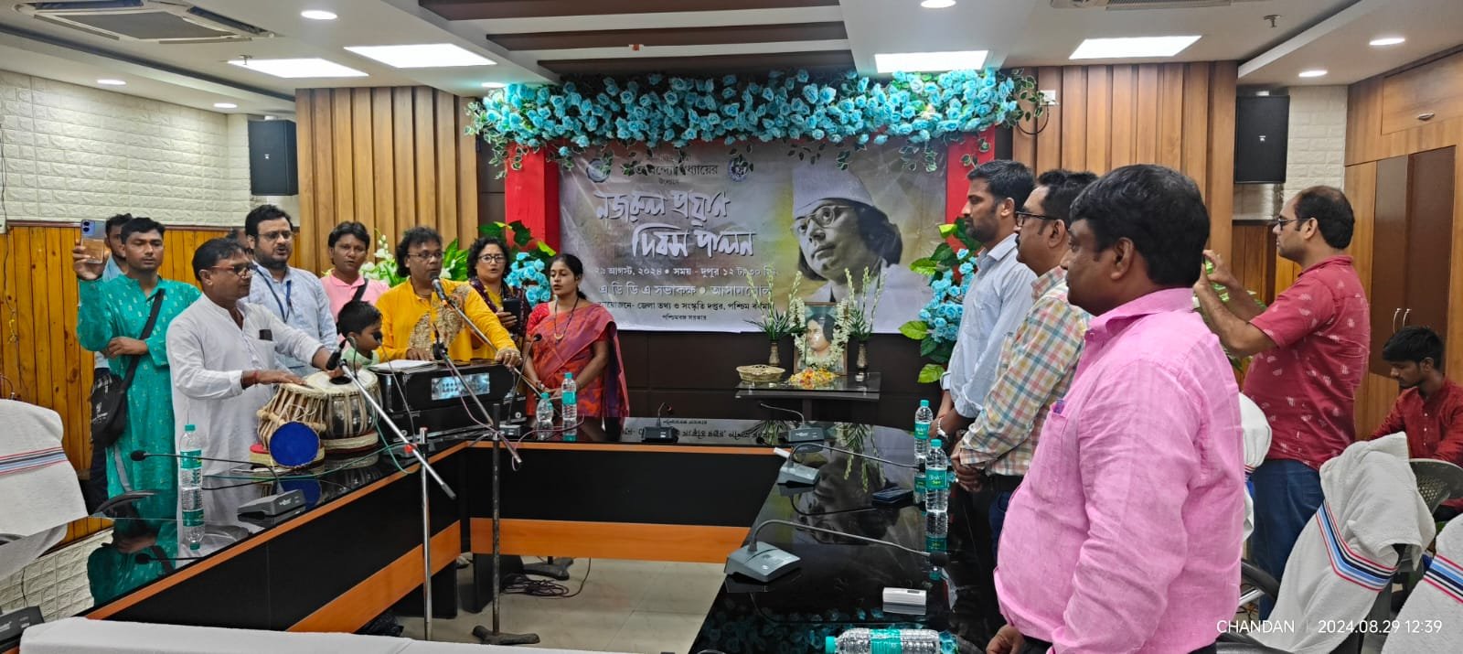 পশ্চিম বর্ধমান জেলা তথ্য ও সংস্কৃতি দপ্তরের উদ্যোগ / আসানসোলে শ্রদ্ধার সঙ্গে বিদ্রোহী কবির প্রয়াণ দিবস পালন