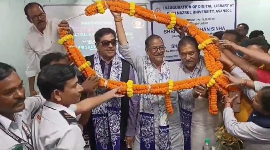 কাজি নজরুল বিশ্ববিদ্যালয়ে ডিজিটাল লাইব্রেরির উদ্বোধনে সাংসদ এবং মন্ত্রী।