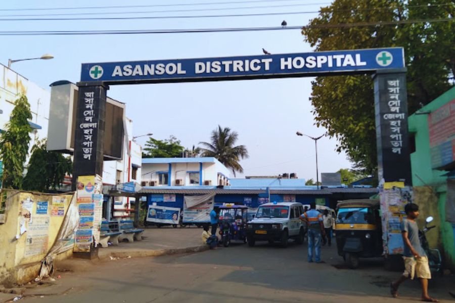 জামুড়িয়ায় বেসরকারি কারখানার ঘটনা / সিমেন্ট মিক্সচার মেশিনে পড়ে মৃত্যু কর্মীর ক্ষতি পূরণের দাবিতে বিক্ষোভ
