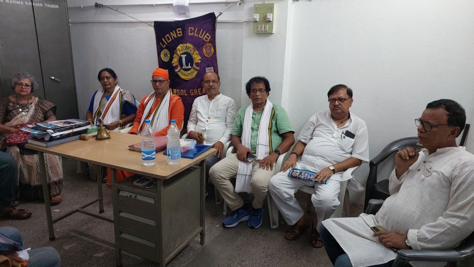 शिक्षक दिवस के अवसर पर लायंस क्लब आफ आसनसोल ग्रेटर की तरफ से उनके केंद्र में एक कार्यक्रम का आयोजन किया गया