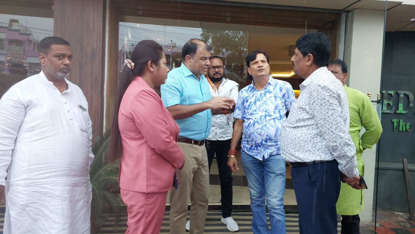 ভগৎ সিং মোড়ের সৌন্দর্যকরনের পরিদর্শনে মেয়র, চেয়ারম্যান ও ডেপুটি মেয়র।