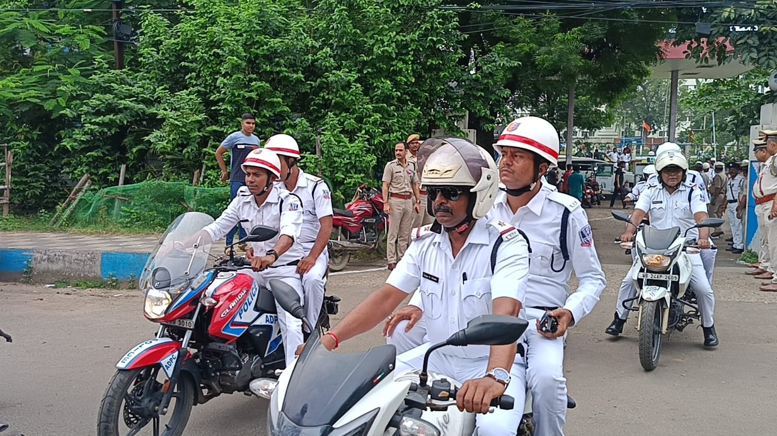সেফ ড্রাইভ সেভ লাইফ এবং যাত্রী সাথী নিয়ে দুটো ট্যাবালোর উদ্বোধন।
