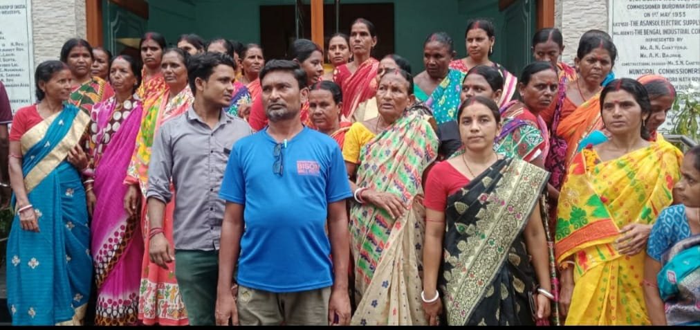 আসানসোল পুরনিগমের ৯৪ নং ওয়ার্ডে পানীয়জলের সমস্যা / মেয়রের দ্বারস্থ বাসিন্দারা