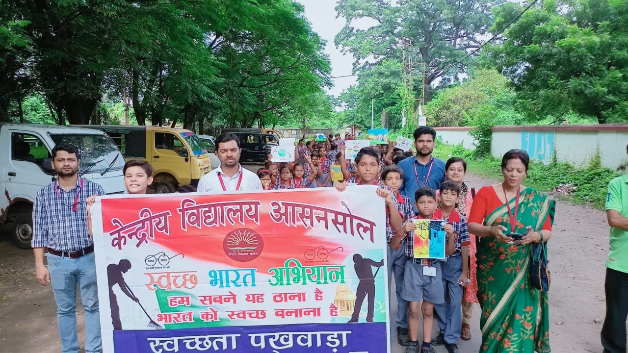 आज केंद्रीय विद्यालय आसनसोल में उपप्राचार्य अमित कुमार दास के मार्गदर्शन में स्वच्छता पखवाड़ा