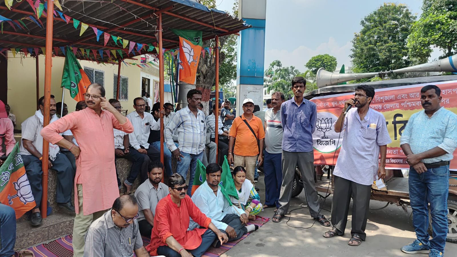 भाजपा के द्वारा आसनसोल स्टेशन के निकट विरोध प्रदर्शन किया गया आरजी कर मामला में