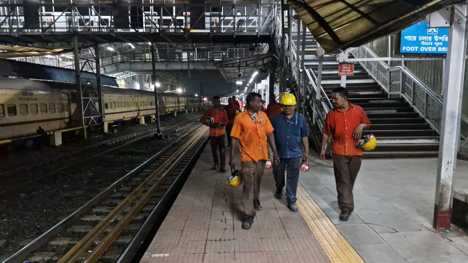 आसनसोल रेल डिवीजन के अंतर्गत आसनसोल स्टेशन के पास एक मालगाड़ी ट्रेन पटरी से उतरने की खबर से मच हड़कंप ,रेल विभाग में