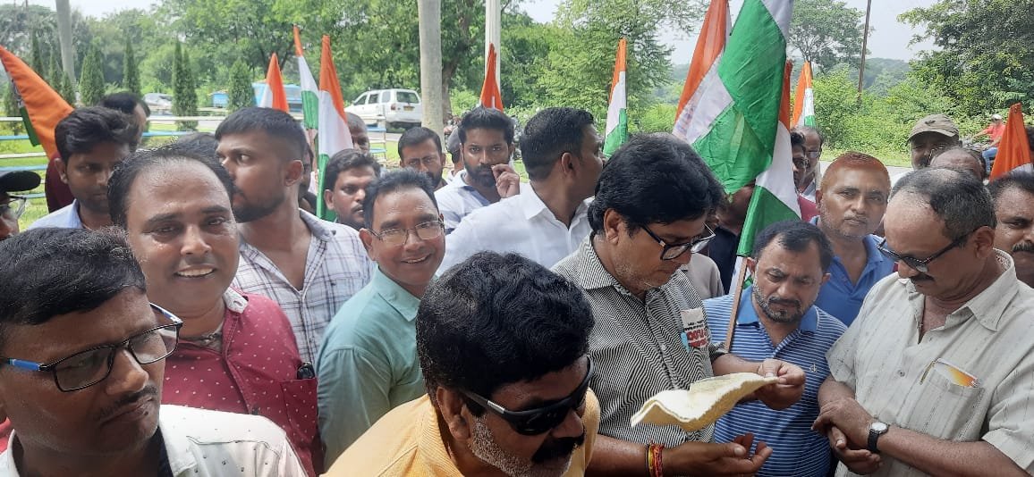 চিত্তরঞ্জনে বিদ্যুৎ সরবরাহ নিয়ে বিস্তর অভিযোগ / প্রতিবাদে রেল শহরে মিছিল দুই সংগঠনের , পাওয়ার হাউসের চীফ ইঞ্জিনিয়ারকে ডেপুটেশন