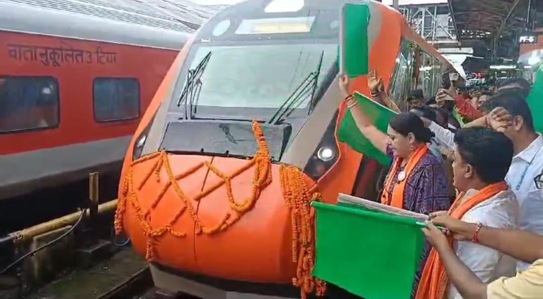 গয়া – হাওড়া বন্দে ভারত ট্রেনের যাত্রা শুরু/ আসানসোলে ফ্ল্যাগ অফ অগ্নিমিত্রা পালের