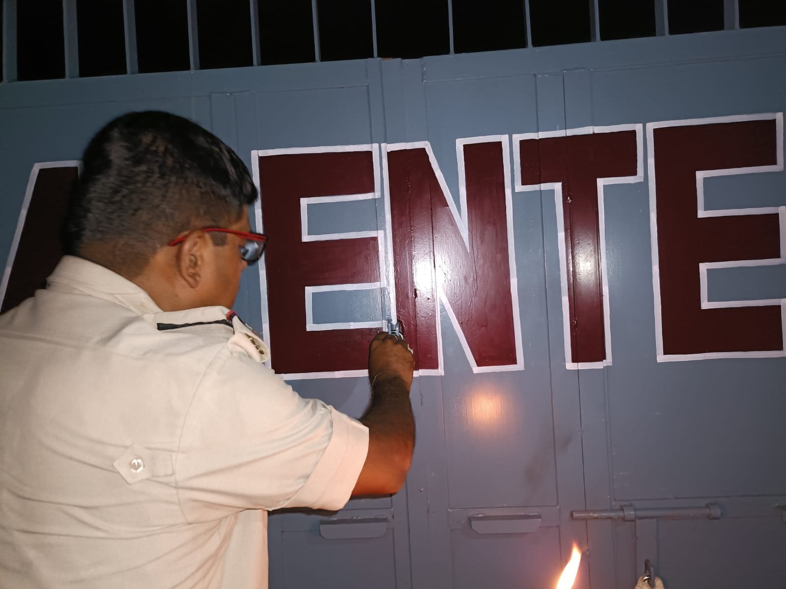 দূর্গাপুরে কোটি টাকা ছিনতাইয়ের ঘটনা / সালানপুরে দুই ব্যবসায়ীর বাড়ি ও কারখানায় পুলিশের ফরেনসিক দল