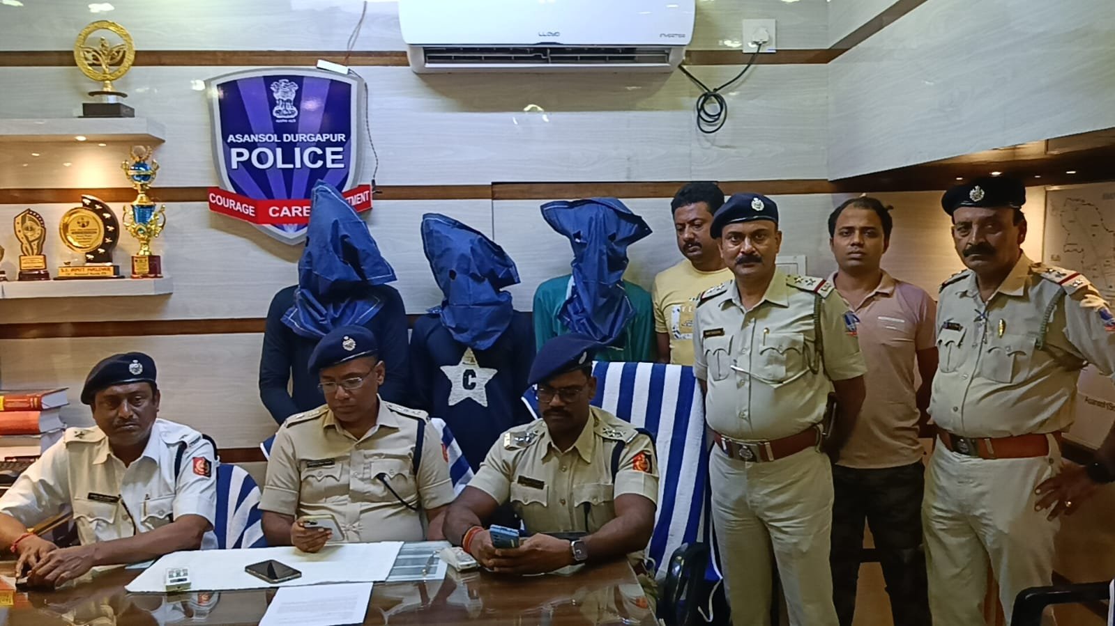 ছিনতাই হওয়া ট্রাক ভানোড়া কোলিয়ারীর কাছে উদ্ধার, আটক তিন।