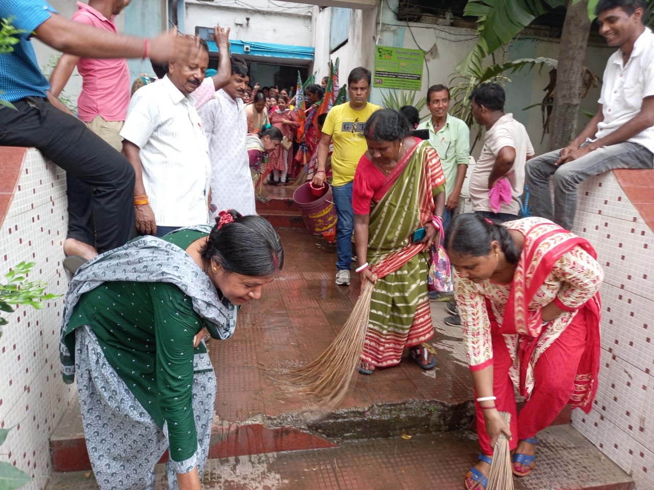বিজেপির মহিলা মোর্চার থানা শুদ্ধিকরণ।