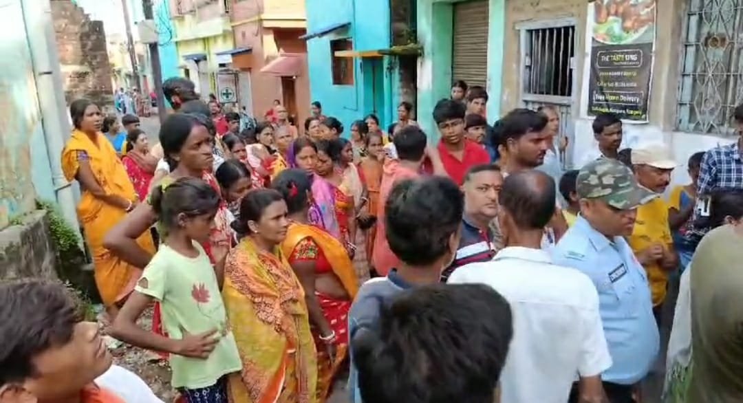 রাণীগঞ্জ বাস স্ট্যান্ডের কাছে অজ্ঞাত পরিচয় ব্যাক্তির মৃতদেহ উদ্ধার।