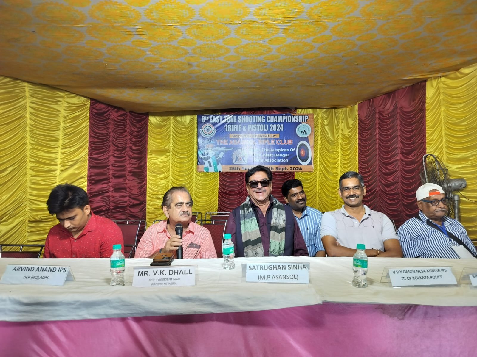 आठवीं ईस्ट जोन शूटिंग चैम्पियनशिप का शुभारंभआसनसोल शहर के रेलपार चांदमारी स्थित आसनसोल रायफल क्लब परिसर में आज से आठवीं ईस्ट जोन रायफल शूटिंग चैम्पियनशिप 2024का शुभारंभ किया