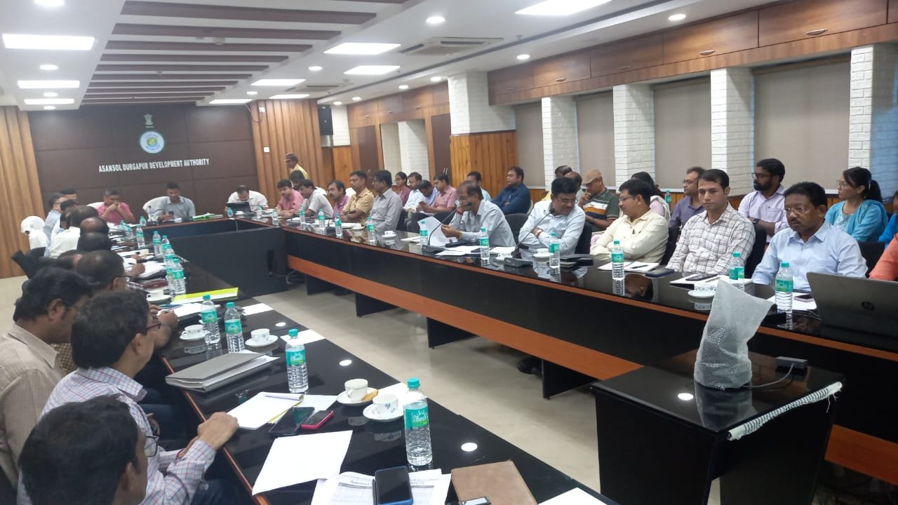 जिले के सभी कार्यालय के अधिकारियों को पेंडिंग पड़े कार्यों को पूरा करने का डीएम ने दिया निर्देशएडीडीए के सभागार में गुरुवार डिस्ट्रिक्ट मानिटरिग कमेटी की बैठक हुई।