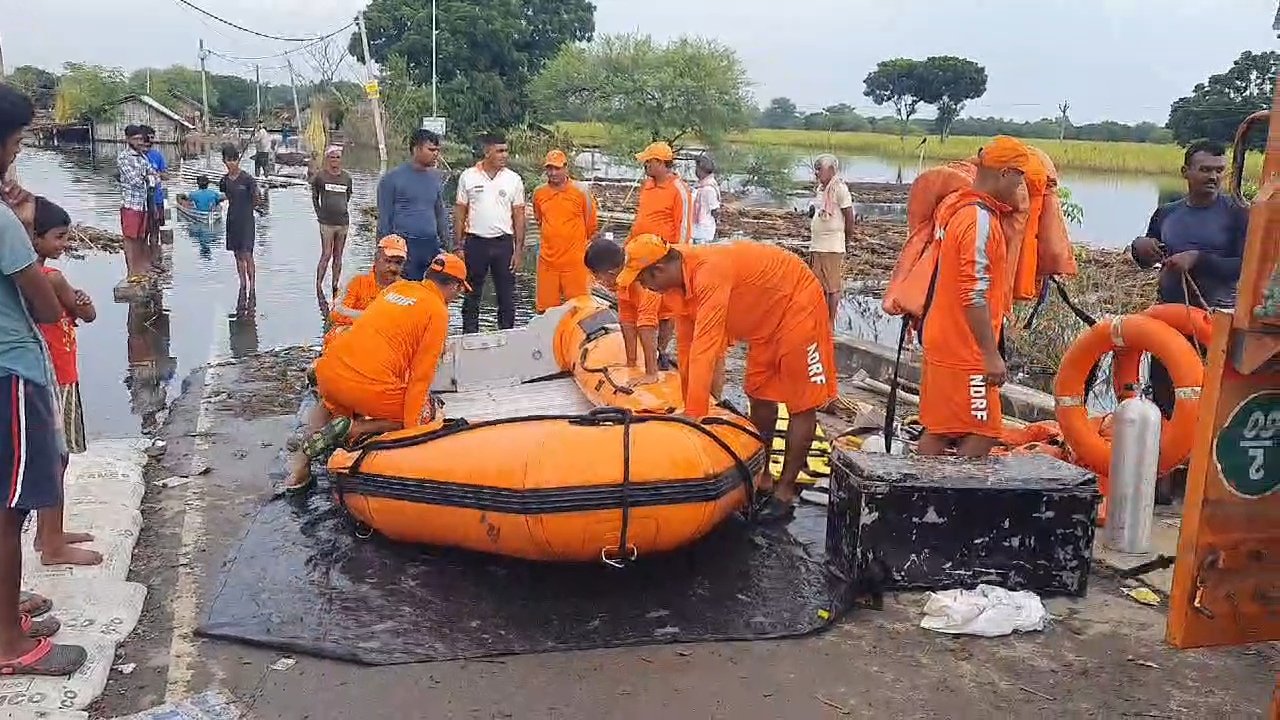 মালদার মানিকচকের বন্যা কবলিত ভূতনী এলাকায় ঘটল এক মর্মান্তিক ঘটনা।