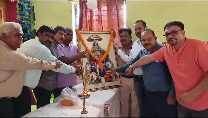बरनवाल महासभा को मजबूत बनाने के लिये बरनवाल समाज की बैठक।