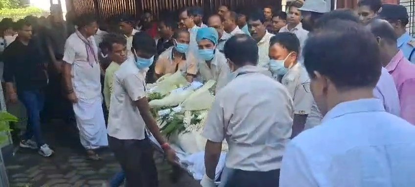 सांसद कीर्ति आजाद की पत्नी पूनम आजाद का बर्दवान दुर्गापुर में निधन हो गया. वह लंबे समय से गंभीर बीमारी से पीड़ित थीं।