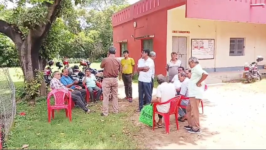 दुर्गापुर के विद्यासागर एवेन्यू पर हिंदुस्तान स्टील कर्मचारी संघ कार्यालय में उपद्रवियों द्वारा आतंक फैलाया गया।