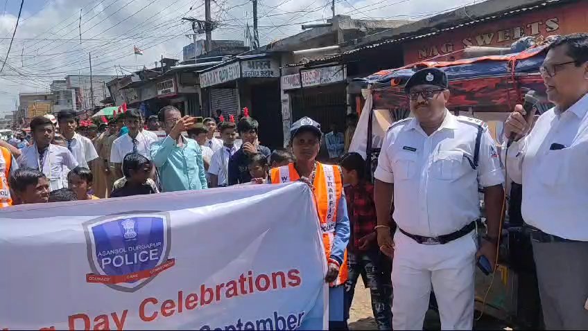 अंडाल ट्रैफिक गार्ड थाना की ओर से पुलिस दिवस एवं आसनसोल दुर्गापुर पुलिस कमिश्नरेट क्या स्थापना दिवस के उपलक्ष में जागरूकता रैली निकाली गई