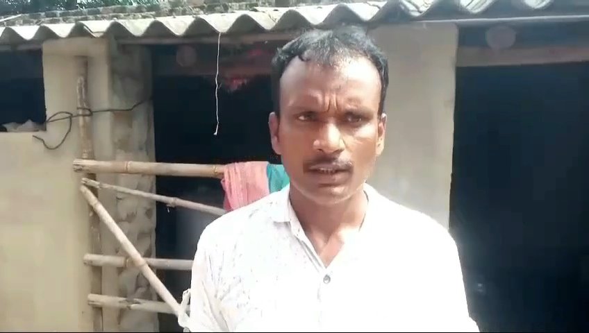 দিলীপ কিস্কু,কাঁকসার বনকাটি গ্রাম পঞ্চায়েতের অন্তর্গত খেরোবাড়ি এলাকার একটি পিএইচই দপ্তরের পাম্প হাউসে গত ২০২২ সাল থেকে কর্মরত ছিলেন তিনি।