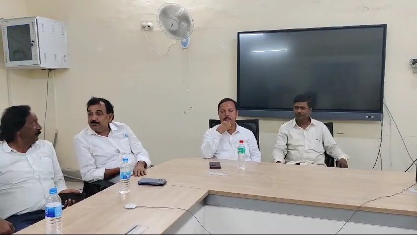 ইসিএলের লালগঞ্জ এরিয়া অফিসে তৃণমূল কংগ্রেসের বিক্ষোভে অসিত সিংহ।