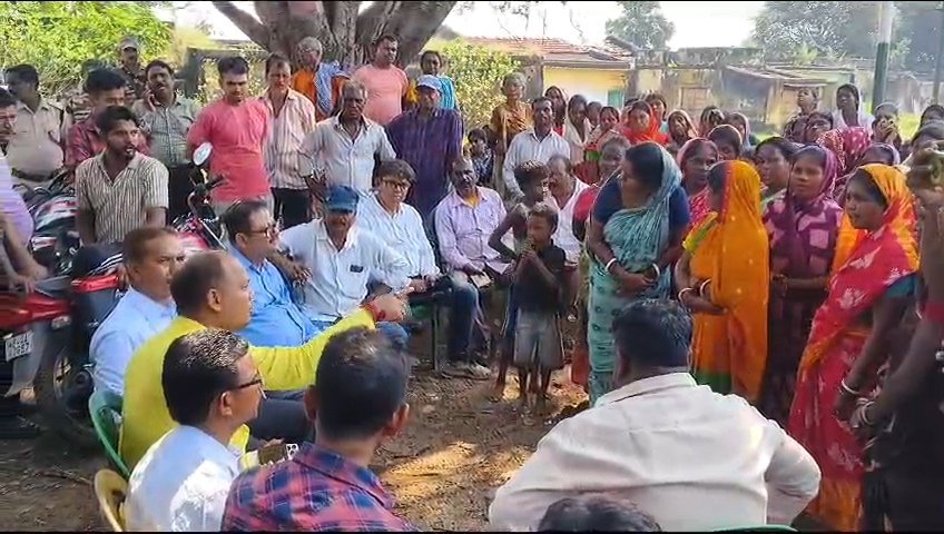 जामबाद इलाके में जमीन धसने ने दहशत मे है लोग।