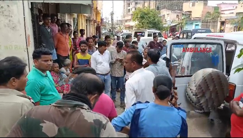 रानीगंज के शिशु बागान इलाके में उस समय सनसनी फैल गई जब  राकेश शर्मा उर्फ गुड्डू ने अपनी पत्नी को हथौड़े से पीट-पीट कर हत्या कर दी