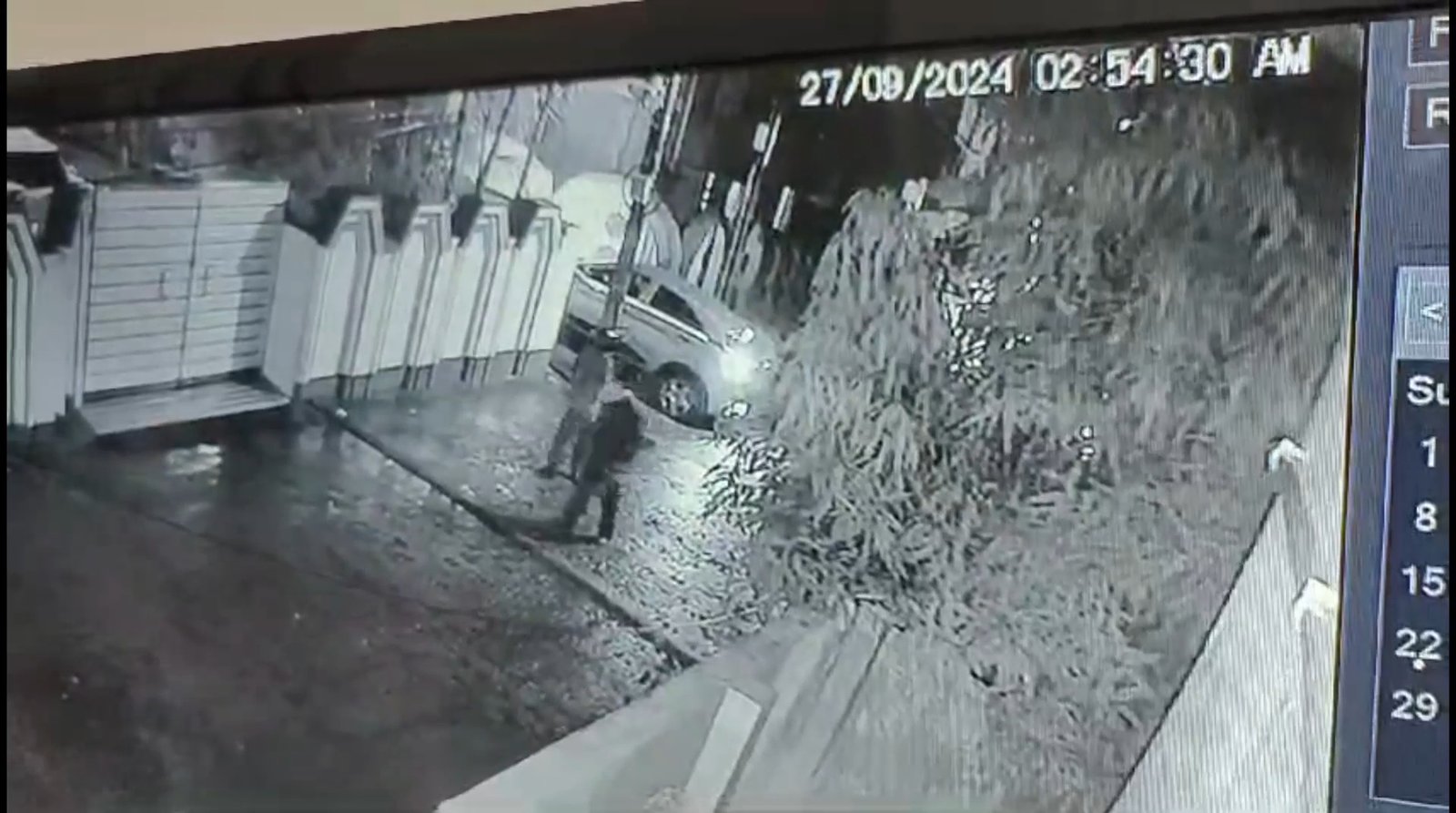 आसनसोल के प्रख्यात होटल व्यवसायी मनिंदर कुंद्रा के हिल व्यू स्थित घर में कुछ लोगों द्वारा तोड़फोड़ की गई सीसीटीवी फुटेज के मदद से पुलिस तलाश कर रही है अपराधी की