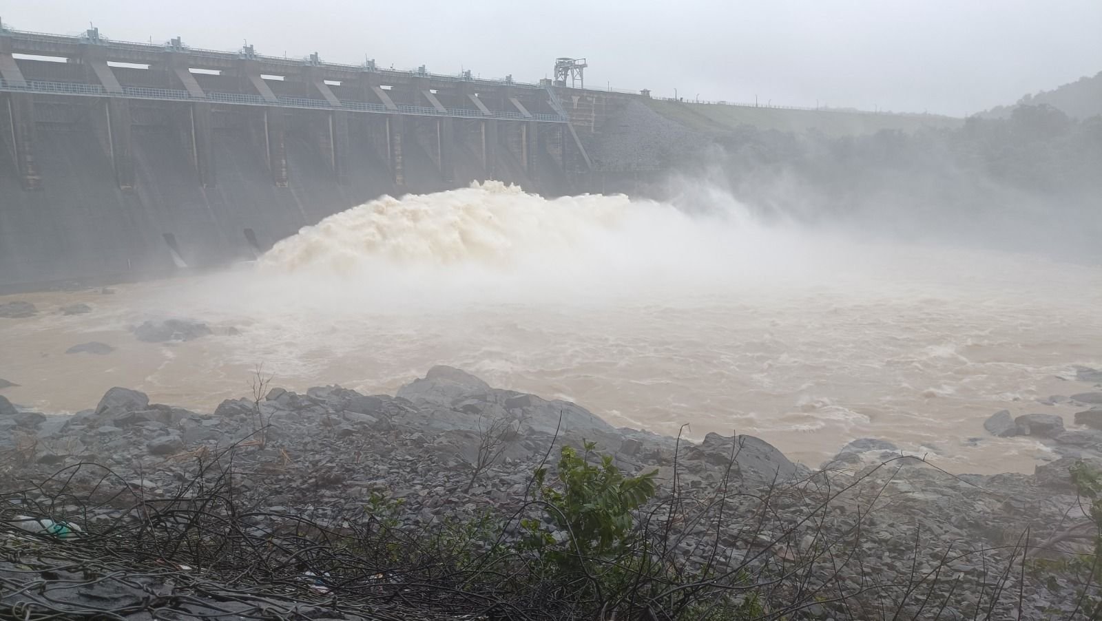 মাইথনে একই থাকলো / পাঞ্চেত থেকে জল ছাড়ার পরিমাণ ৭ হাজার কিউসেক বাড়ালো ডিভিআরআরসি