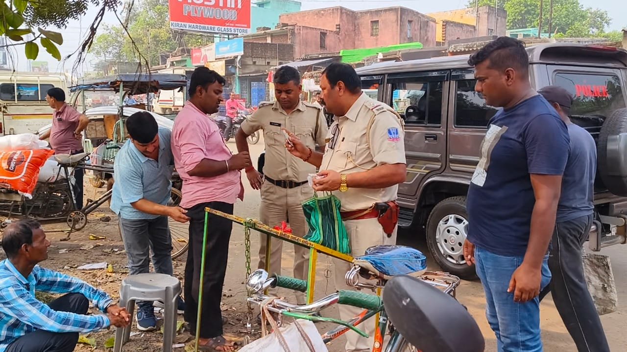 বাজারে জাল লটারি অবৈধ ব্যবসার রুখতে এবার রাস্তায় নামল আসানসোল দুর্গাপুর পুলিশ কমিশনারের অন্ডাল থানার বনবহাল ফাড়ীর পুলিশ।