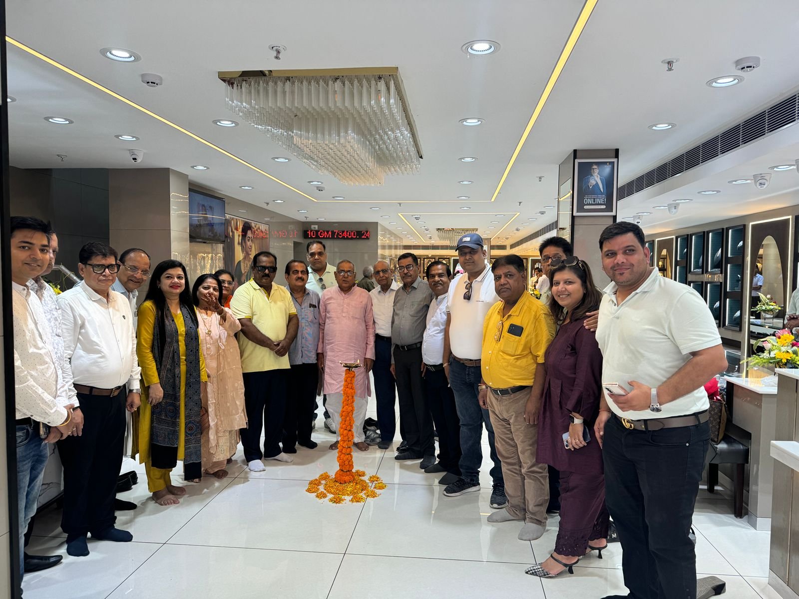 सांसद शत्रुघ्न सिन्हा की बेटी और मशहूर फिल्म अभिनेत्री सोनाक्षी सिन्हा आसनसोल पहुंची ,&nbsp; कल्याण ज्वेलर्स के नए शोरूम का उद्घाटन किया