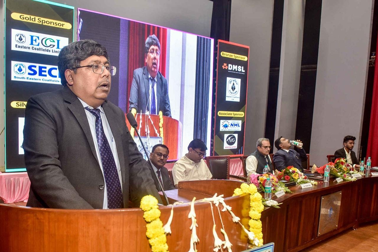 ईसीएल के निदेशक (तकनीकी) श्री नीलाद्री रॉय ने आईआईटी (आईएसएम) धनबाद के खनन इंजीनियरिंग विभाग और एसएमई आईआईटी (आईएसएम) स्टूडेंट चैप्टर द्वारा आयोजित वार्षिक टेक्नो-माइनिंग फेस्ट “खनन ’24” में मुख्य अतिथि के रूप में भाग लिया और एक मुख्य भाषण दिया।