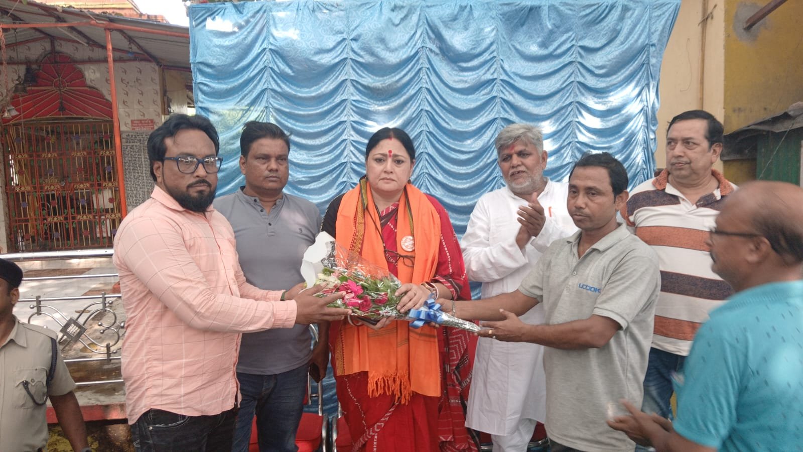 চিত্তরঞ্জনে আমলাদহি বাজারের দোকানদারদের সাথে কথা বললেন বিধায়িকা।