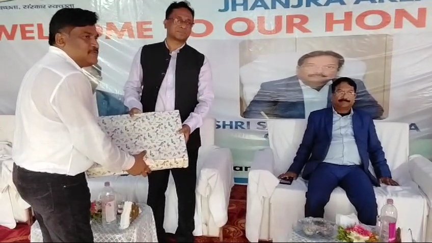 सीएमडी ने झांझरा खेल मैदान में खुदीराम बोस के प्रतिमा का अनावरण किया।