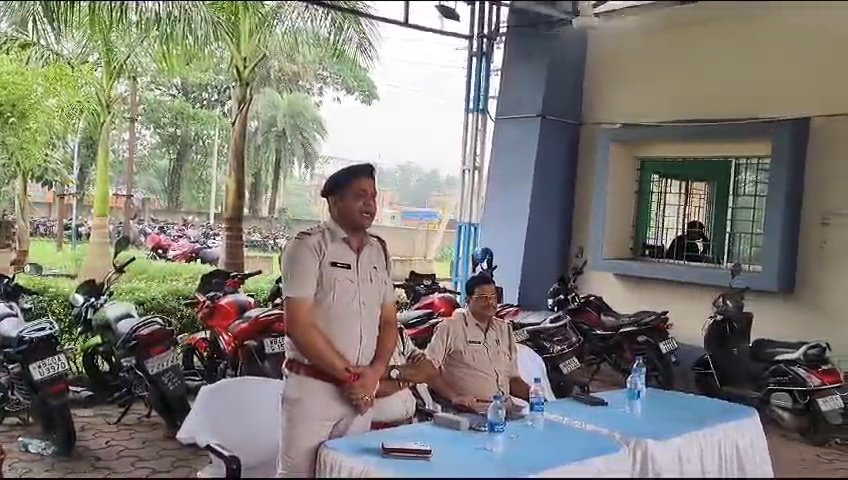 अंडाल थाना में कालिपूजा और छठपूजा के लिये पूजा कमिटीयो के साथ बैठक।