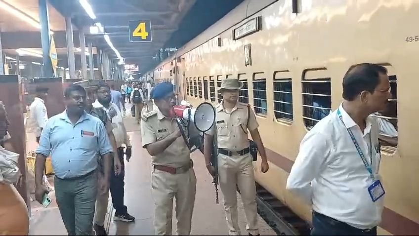छठ त्योहार के दौरान अतिरिक्त भीड़ को कम करने के लिए विशाखापत्तनम और दानापुर के बीच स्पेशल ट्रेन