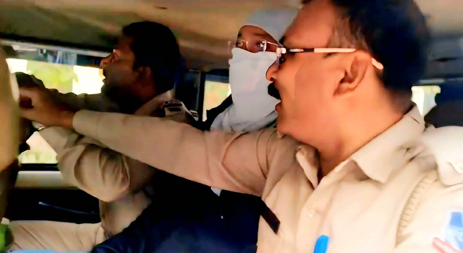চেম্বারে স্কুল পড়ুয়াকে যৌন নির্যাতনের অভিযোগ / পকসো আইনে গ্রেফতার আসানসোলের চিকিৎসক, ১ দিনের পুলিশ রিমান্ড