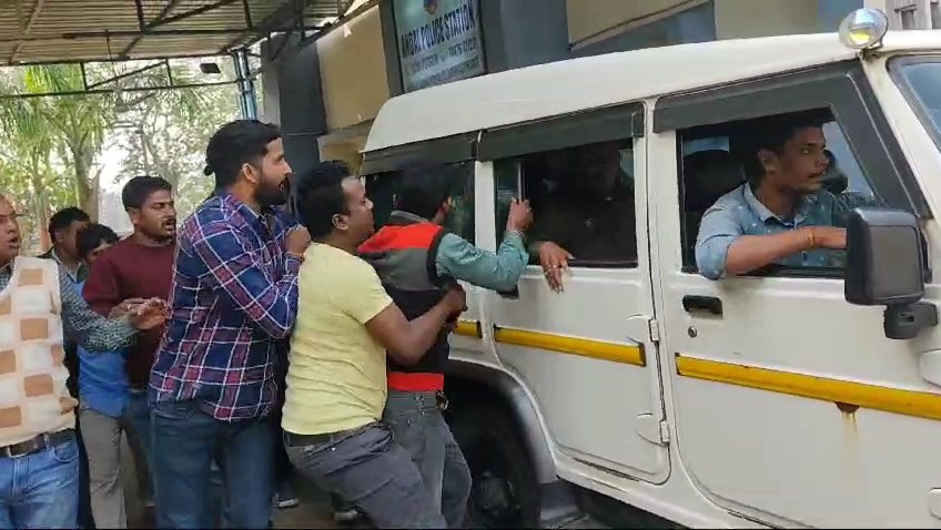 लापता 12 वर्षीय नाबालिका 17 दिन बाद उत्तर प्रदेश के कानुपुर से बरामद नाबालिका के साथ एक माइनॉरिटी युवक भी हिरासत में लिया गया।
