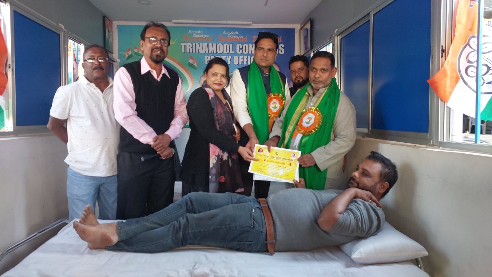 आसनसोल नगर निगम के 43 नंबर वार्ड अंतर्गत आश्रम मोड़ इलाके में स्थित टीएमसी पार्टी कार्यालय की तरफ से रक्तदान शिविर का आयोजन किया