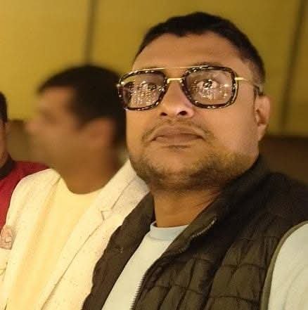 सुनो मेरे भारत का रंग देखो,मेरे देश में इबादत का धंग देखो.हर रंग अब जायदाद है लोगो का,मोहब्बत के लिबास में होता जंग देखो.® राहुल रंजन ®