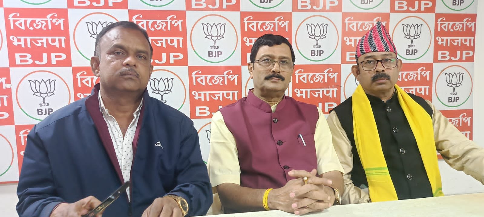 आज आसनसोल के शीतला इलाके में स्थित भाजपा के जिला पार्टी कार्यालय में भाजपा के पूर्व प्रदेश अध्यक्ष राहुल सिन्हा ने एक प्रेस मीट की