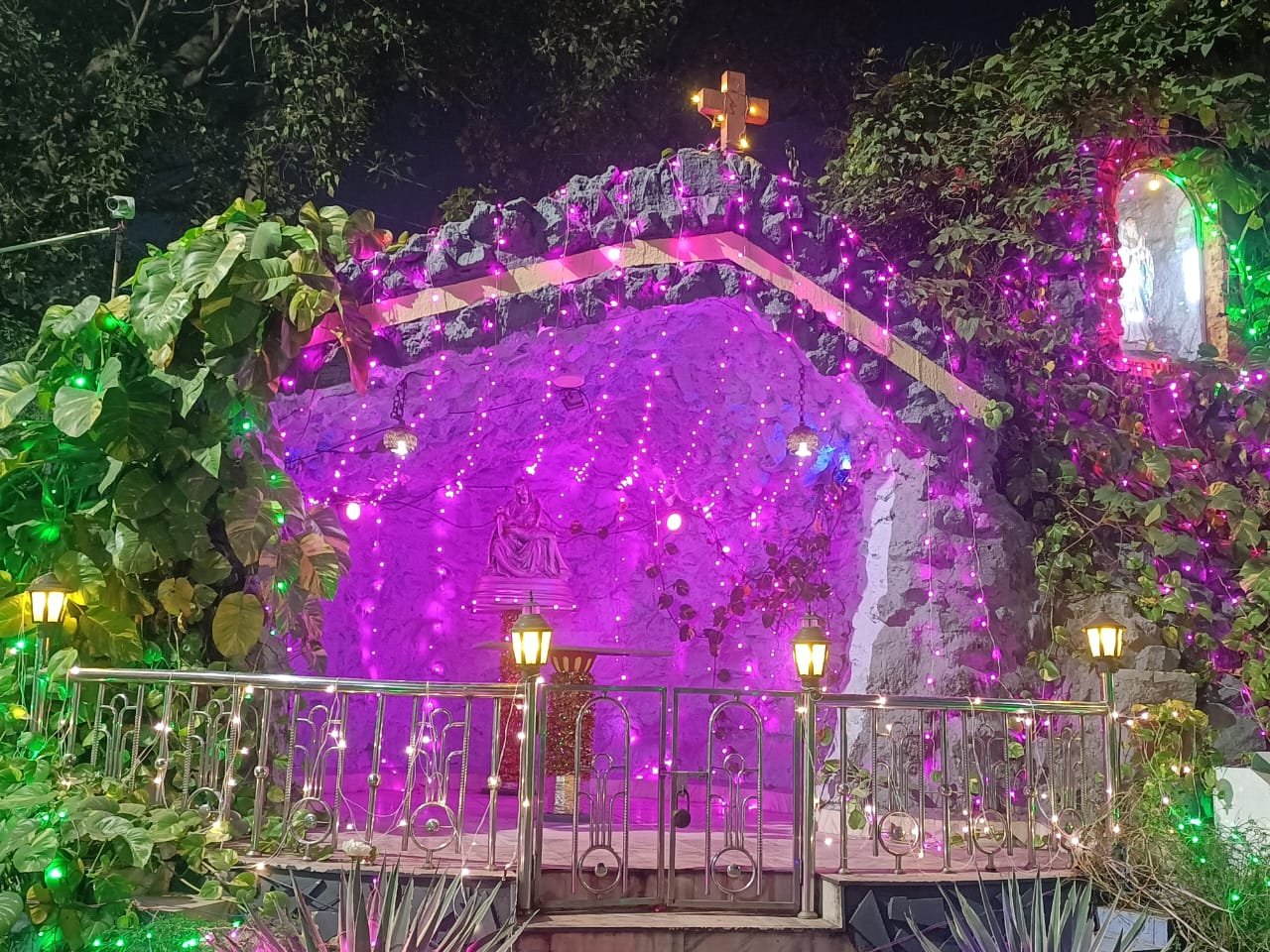 বড়দিনের আনন্দে মাতলো আসানসোল / আলোয় সাজলো গীর্জা, পিকনিক স্পটে ভিড়