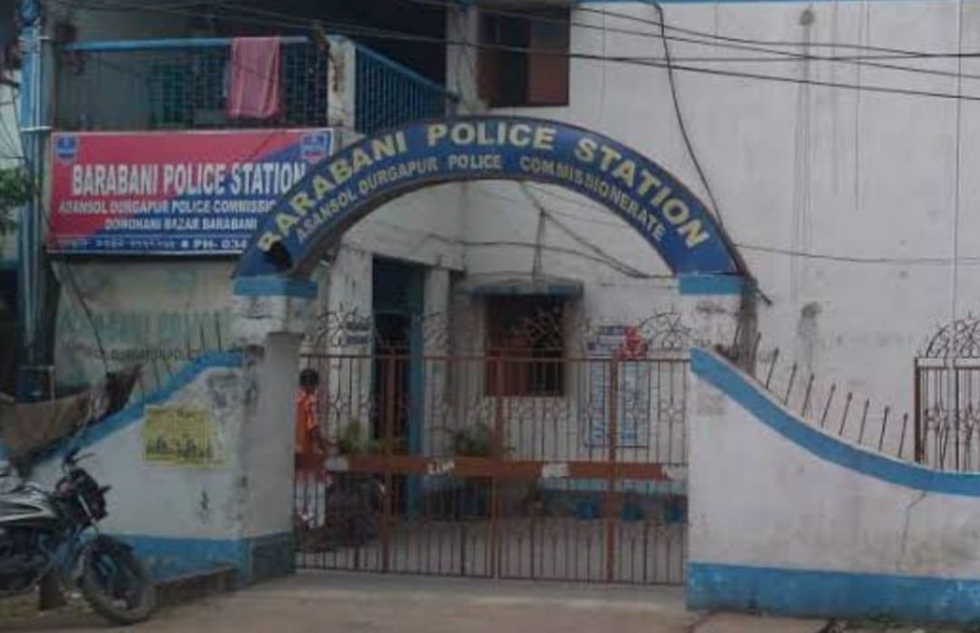 বৈধ চালান ছাড়াই ঝাড়খণ্ডে পাচারের চেষ্টা / ৫০০ বস্তা আলু সহ গাড়ি আটকালো বারাবনি পুলিশ, ধৃত চালক
