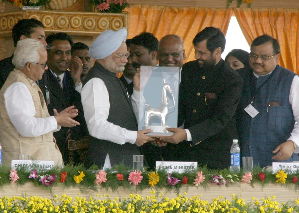 देश के पूर्व प्रधानमंत्री डॉ मनमोहन सिंह के निधन पर पूरे देश में शोक की लहर दौड़ गई है।श्रमिक नेता हरजीत सिंह ने कहा कि उस समय ईसको कारखाना 14 सालों तक बीएफआर में था जिस वजह से कारखाने को कहीं से भी आर्थिक मदद दी