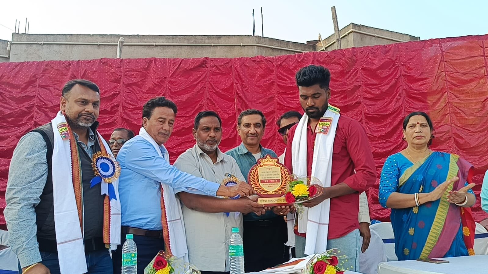 আসানসোলের ওয়ার্ড ৮৪-তে মিলন সংঘ ও তৃণমূল কংগ্রেস প্রতিভা সংঘের উদ্যোগে এক চমৎকার ক্রিকেট টুর্নামেন্টের আয়োজন করা হয়েছে।