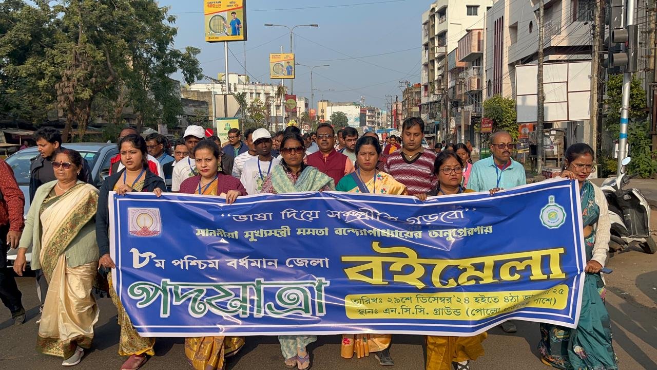 আসানসোলে শুরু ৮ম পশ্চিম বর্ধমান জেলা বইমেলা / রাজ্যে বাড়ছে বই বিক্রি, উদ্বোধনী অনুষ্ঠানে দাবি রাজ্যের দুই মন্ত্রীর
