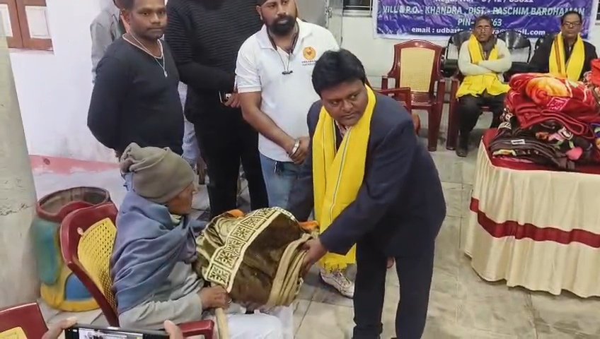 खांद्रा उदवर्तन वृद्धाश्रम में सभी सदस्यों को एक एक कंबल दिया।अगले सप्ताह से आर,के एच, आई, वी एड्स रिसर्च एंड केयर सेंटर मुफ्त स्वस्थ जांच करेगी।