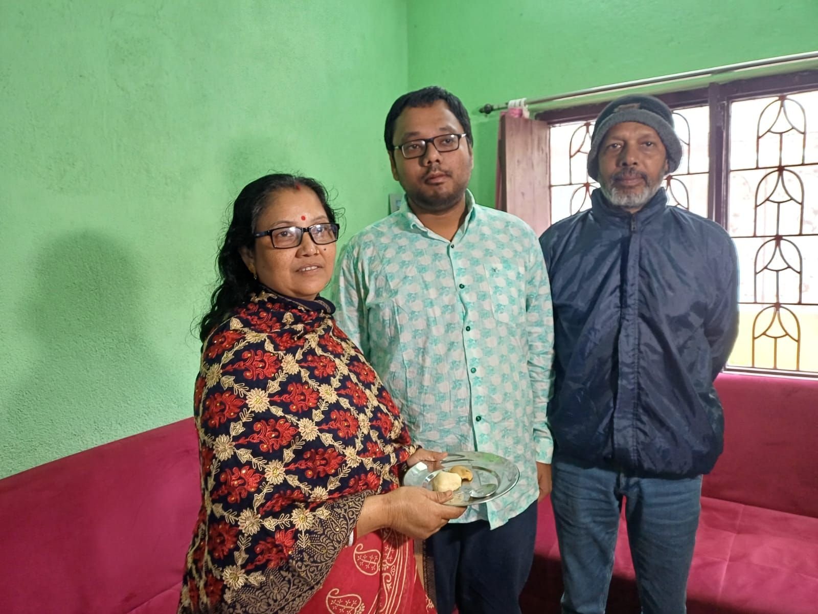 पश्चिम जिले के आसनसोल की सिंचन स्निग्ध अधिकारी ने यूपीएससी की भारतीय सांख्यिकी सेवा (आईएसएस) परीक्षा में बंगाल का नाम रोशन किया।