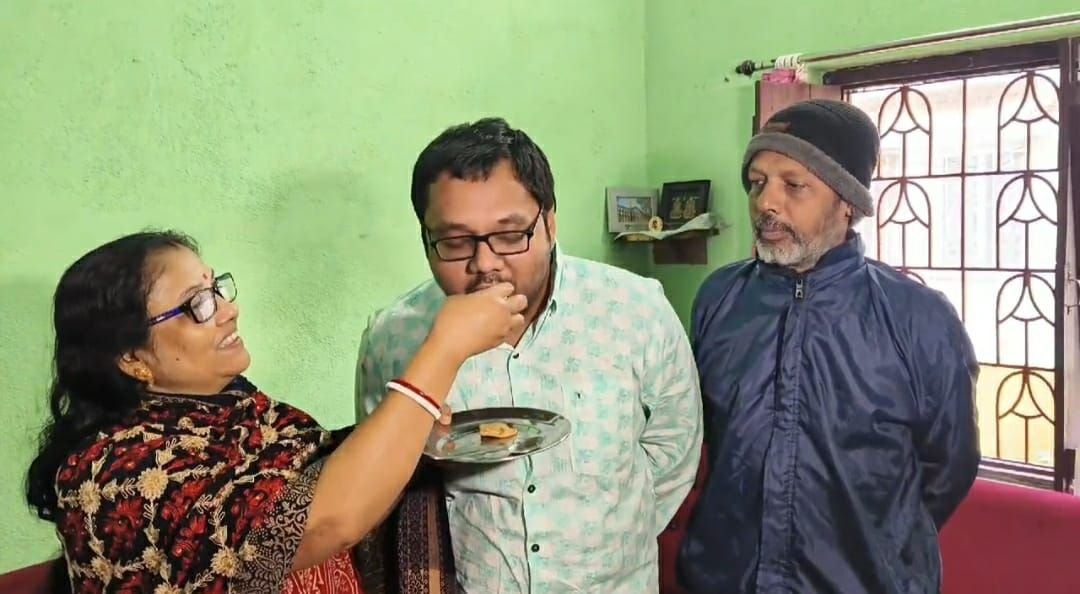 ” ইউপিএসসি ” তে সেরা আসানসোলের সিঞ্চন স্নিগ্ধ অধিকারী / দেশের সর্বোচ্চ চাকরির পরীক্ষায় পশ্চিম বর্ধমান জেলার মুকুটে সাফল্যের পালক